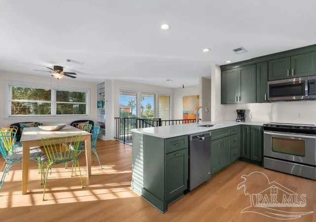 Photo 4 of Single family home for sale at 906 Largo Dr, Gulf Breeze, FL 32561 | MLS# 685019 | Listing updated on 2026-09-17