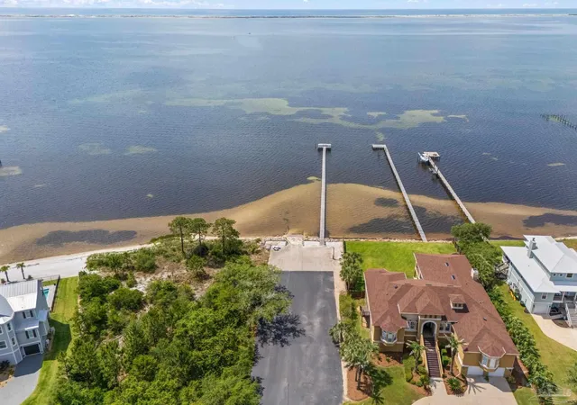 Photo 4 of Single family home for sale at 1841 E Smugglers Cvs Dr, Gulf Breeze, FL 32563 | MLS# 684217 | Listing updated on 2026-07-09