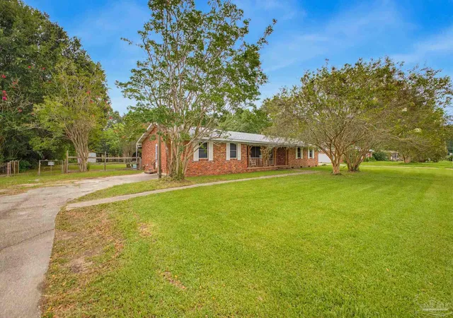 Photo 3 of Single family home for sale at 5710 Perkins St, Pensacola, FL 32526 | MLS# 688253 | Listing updated on 2026-10-07