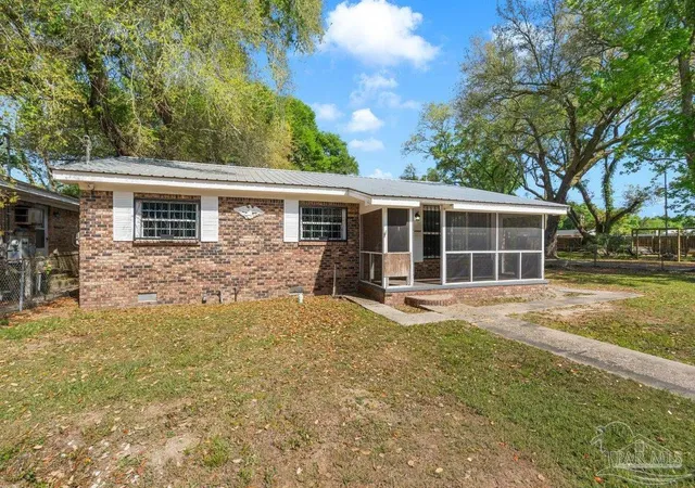 Photo 3 of Sale Pending at 7922 Griffith Ave, Pensacola, FL 32534 | MLS# 681146 | Listing updated on 2026-09-17