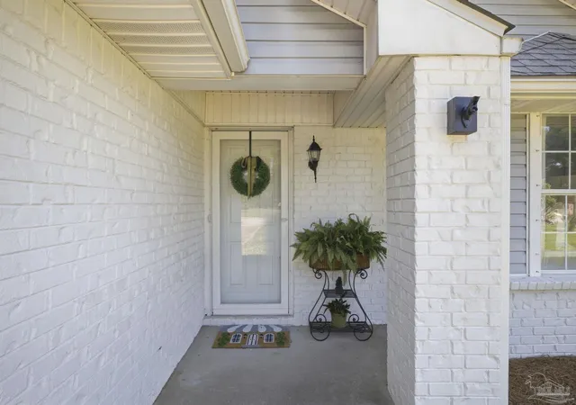 Photo 4 of Single family home for sale at 4909 Alvin Dr, Pensacola, FL 32507 | MLS# 683904 | Listing updated on 2026-10-05