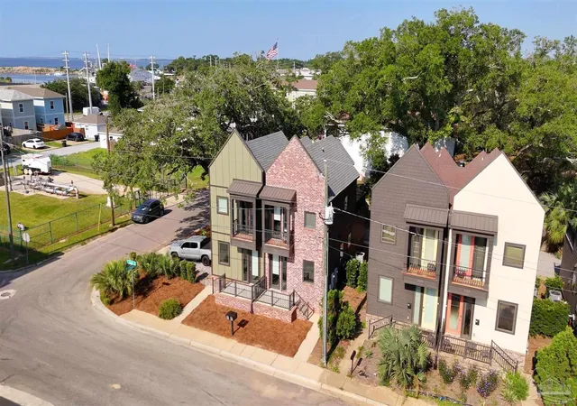 Listing Photo 2 - Condo for sale in building located at 379 S Clubbs St, Pensacola, FL 32502 - Unit #