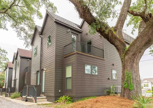 Photo 4 of House for sale at 379 S Clubbs St, Pensacola, FL 32502 | MLS# 685832 | Listing updated on 2026-08-28