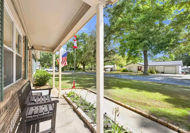 2nd image of 5131 Oakleaf Dr, Milton, FL 32571 | MLS# 681017