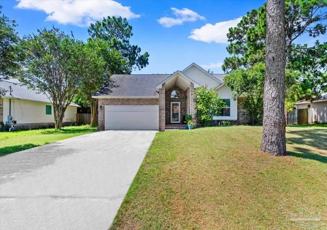 Photo 2 of Single family home for sale at 6435 Garden Dr, Gulf Breeze, FL 32563 | MLS# 685205 | Listing updated on 2026-08-31