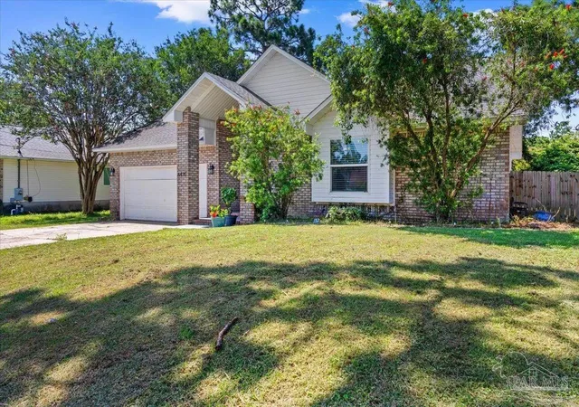 Photo 3 of Single family home for sale at 6435 Garden Dr, Gulf Breeze, FL 32563 | MLS# 685205 | Listing updated on 2026-08-31