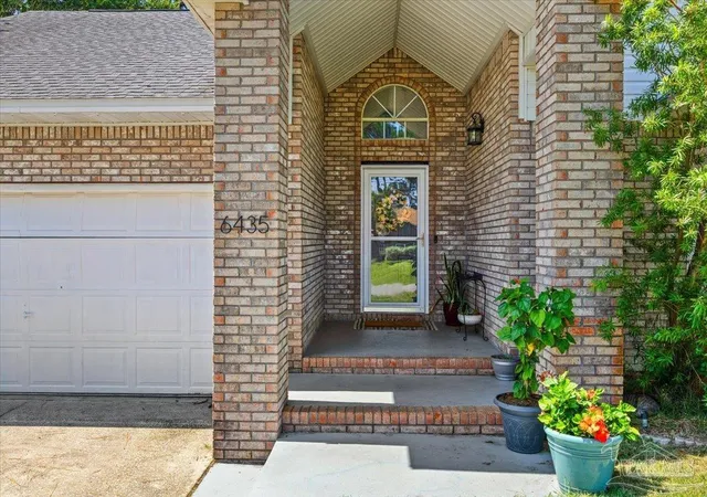 Photo 3 of Single family home for sale at 6435 Garden Dr, Gulf Breeze, FL 32563 | MLS# 685205 | Listing updated on 2026-08-31