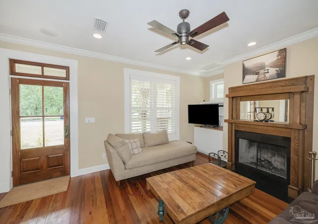 Photo 2 of Single family home for sale at 1704 N 14Th Ave, Pensacola, FL 32503 | MLS# 688285 | Listing updated on 2026-09-02
