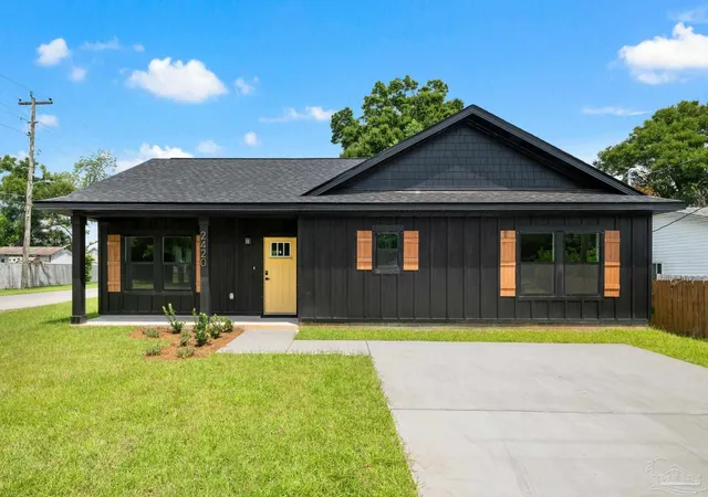 Photo 1 of Single family home for sale at 2420 W Blount St, Pensacola, FL 32505 | MLS# 688333 | Listing updated on 2026-08-31