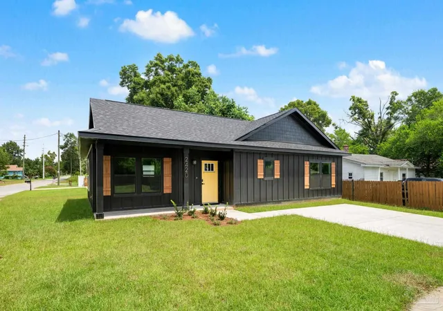 Photo 2 of Single family home for sale at 2420 W Blount St, Pensacola, FL 32505 | MLS# 688333 | Listing updated on 2026-08-31