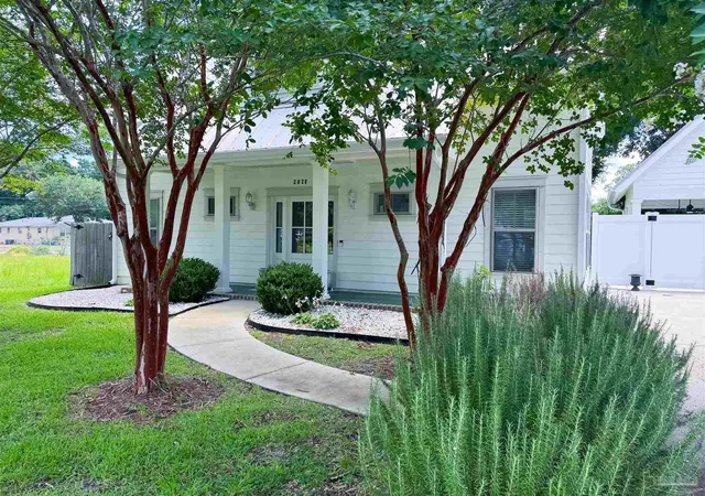 Photo 2 of Single family home for sale at 2820 N 14th Avenue, Pensacola, FL 32503 | MLS# 685732 | Listing updated on 2026-09-07