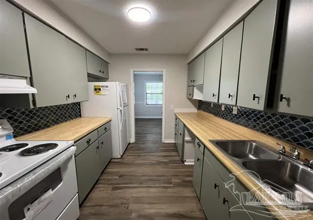 Photo 4 of Single family home for sale at 45 W Carver Dr, Pensacola, FL 32507 | MLS# 683766 | Listing updated on 2026-09-28