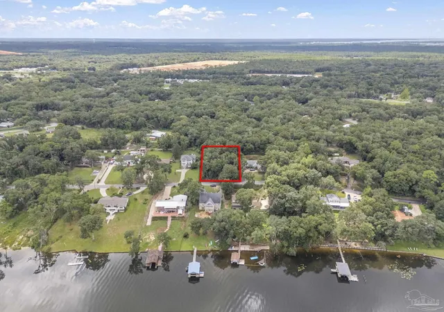 3rd image of 17 Lakeside Dr, Milton, FL 32583 | MLS# 653121