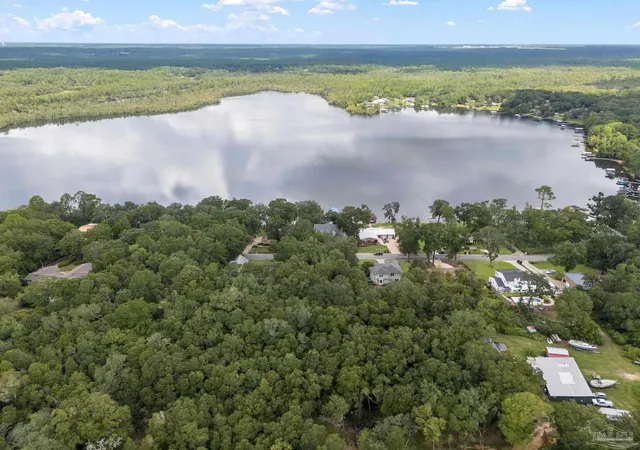 4th image of 17 Lakeside Dr, Milton, FL 32583 | MLS# 653121
