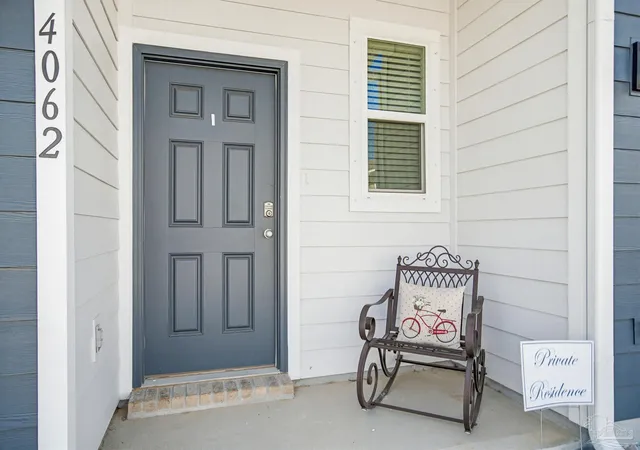 4th image of 4062 Pendragon Cir, Milton, FL 32583 | MLS# 680863
