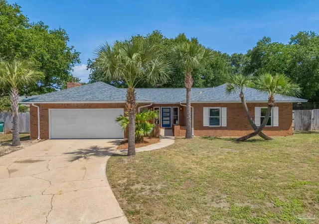 Photo 2 of Single family home for sale at 701 Southern Ct, Gulf Breeze, FL 32561 | MLS# 685538 | Listing updated on 2026-09-11