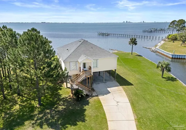 Homes for sale in Gulf Breeze, FL | 1002 Magnolia Ln, Gulf Breeze, FL 32563 | MLS# 681999