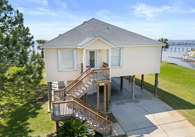 Homes for sale in Gulf Breeze, FL | 1002 Magnolia Ln, Gulf Breeze, FL 32563 | MLS# 681999