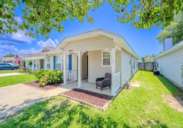 3rd image of 3029 Flintlock Dr, Pensacola, FL 32526 | MLS# 685379