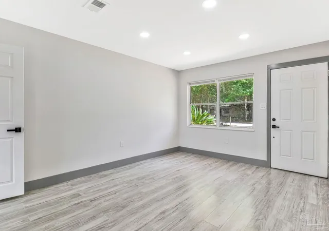 3rd image of 6407 Skyline Dr, Milton, FL 32570 | MLS# 681072