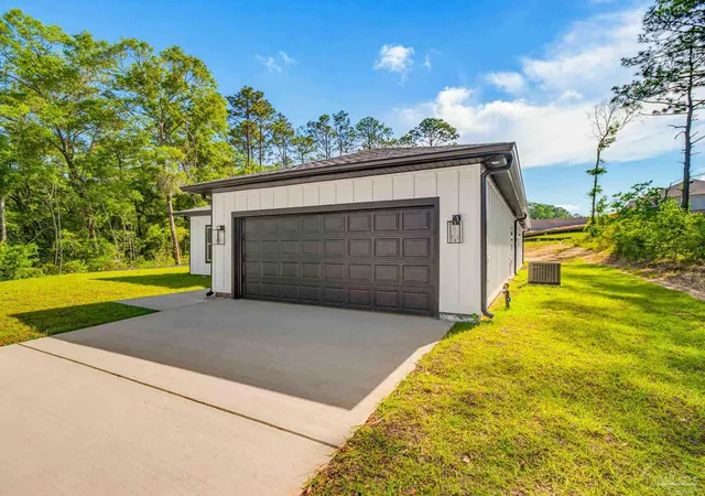 3rd image of 5724 Riviera Dr, Milton, FL 32583 | MLS# 683069