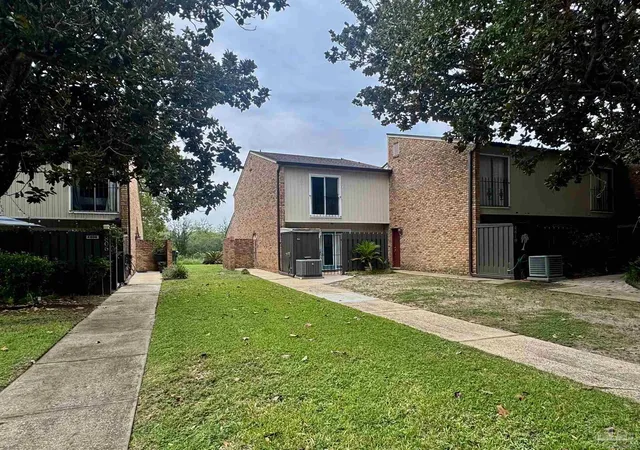 Photo 2 of Townhouse for sale at 4808 Huron Dr, Pensacola, FL 32507 | MLS# 688236 | Listing updated on 2026-09-10