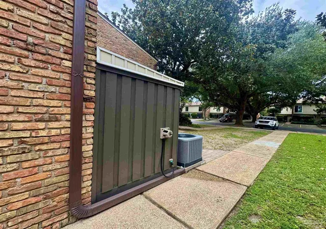 Photo 2 of Townhouse for sale at 4808 Huron Dr, Pensacola, FL 32507 | MLS# 688236 | Listing updated on 2026-09-10