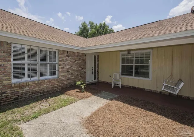 Photo 4 of Single family home for sale at 3445 Blueridge Dr, Pensacola, FL 32504 | MLS# 685251 | Listing updated on 2026-09-30