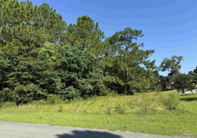 3rd image of 5 F Casa Grande Ln, Milton, FL 32583 | MLS# 648179