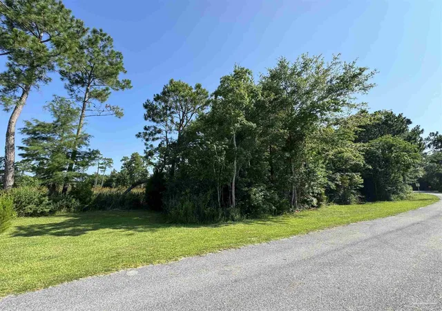 4th image of 5 F Casa Grande Ln, Milton, FL 32583 | MLS# 648179