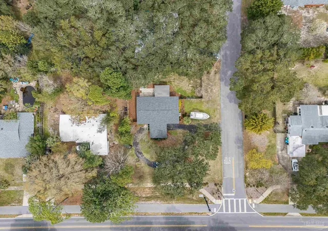2nd image of 306 Shoreline Dr, Gulf Breeze, FL 32561 | MLS# 679731