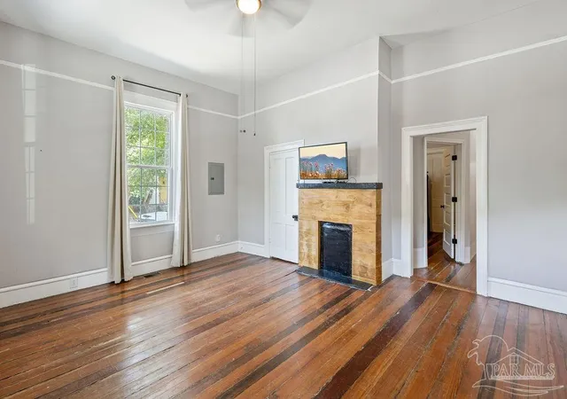 Listing Photo 5 - Condo for sale in building located at 600 E Jackson St, Pensacola, FL 32501