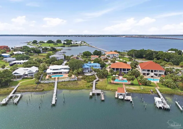 Photo 1 of Single family home for sale at 212 Sabine Dr, Gulf Breeze, FL 32561 | MLS# 683920 | Listing updated on 2026-07-04
