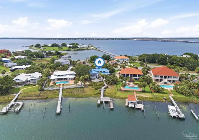 Photo 3 of Single family home for sale at 212 Sabine Dr, Gulf Breeze, FL 32561 | MLS# 683920 | Listing updated on 2026-07-04