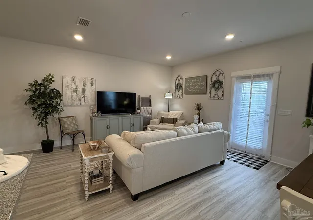 Townhouse for sale at 9539 Nature Crk Cir, Pensacola, FL 32526 | MLS# 680305