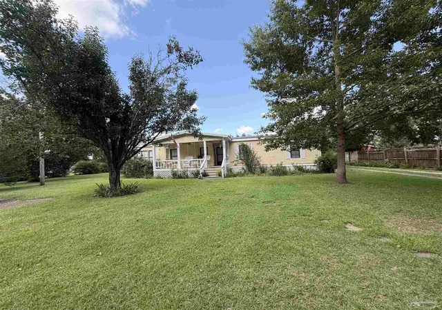 Homes for sale in Atmore, AL | 723 Pineville Rd, Atmore, AL 36502 | MLS# 685496