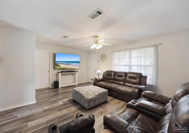 5th image of 4997 Mayo Cir, Milton, FL 32571 | MLS# 682635
