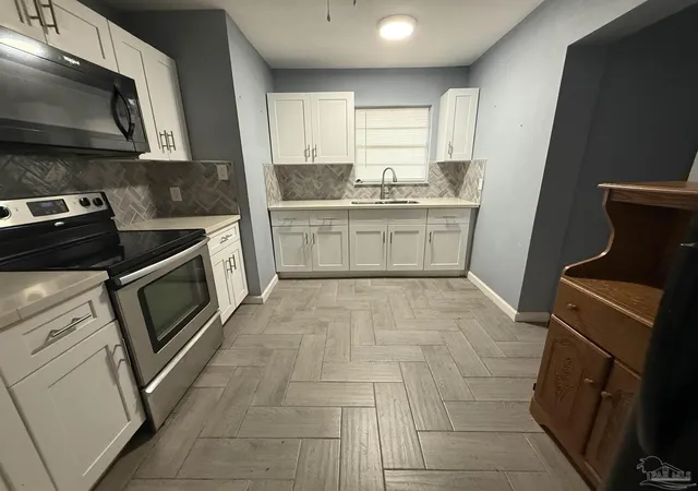 4th image of 823 S Madison Dr, Pensacola, FL 32505 | MLS# 670102
