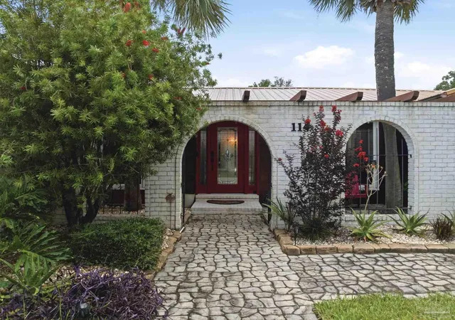 Homes for sale in Gulf Breeze, FL | 114 Fairpoint Dr, Gulf Breeze, FL 32561 | MLS# 685665