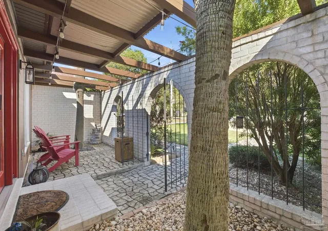 Photo 3 of Single family home for sale at 114 Fairpoint Dr, Gulf Breeze, FL 32561 | MLS# 685665 | Listing updated on 2026-09-17