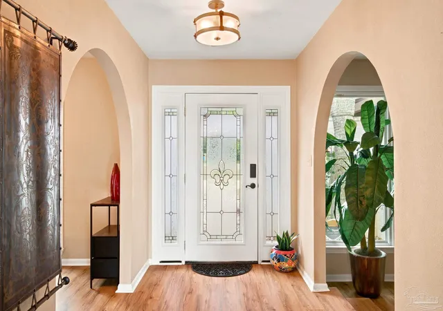 Photo 3 of Single family home for sale at 114 Fairpoint Dr, Gulf Breeze, FL 32561 | MLS# 685665 | Listing updated on 2026-09-17