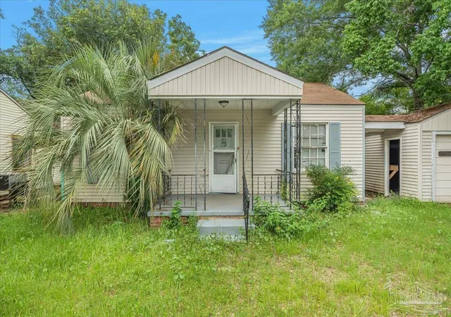 Photo 1 of Single family home for sale at 3704 W Lloyd St, Pensacola, FL 32505 | MLS# 684878 | Listing updated on 2026-08-26