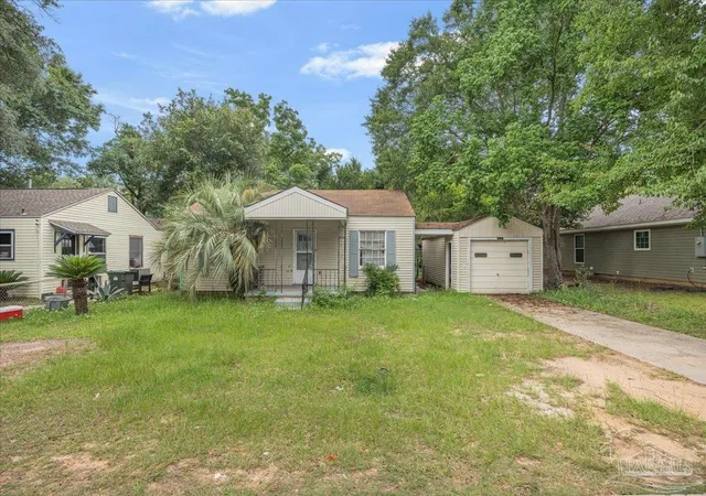 Photo 2 of Single family home for sale at 3704 W Lloyd St, Pensacola, FL 32505 | MLS# 684878 | Listing updated on 2026-08-26