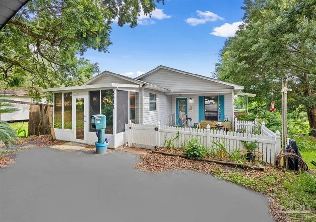 Photo 2 of Single family home for sale at 5411 Pond View Dr, Milton, FL 32570 | MLS# 683477 | Listing updated on 2026-09-28
