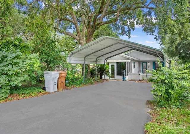 Photo 3 of Single family home for sale at 5411 Pond View Dr, Milton, FL 32570 | MLS# 683477 | Listing updated on 2026-09-28