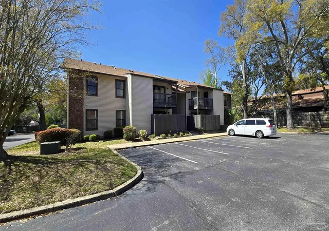 2nd image of 2201 Scenic Hwy #E8, Pensacola, FL 32503 | MLS# 679625