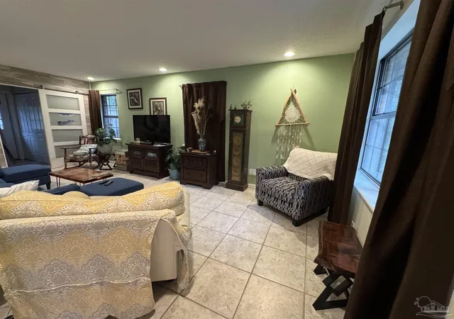 Photo 2 of Townhouse for sale at 2701 E Desoto St, Pensacola, FL 32503 | MLS# 685030 | Listing updated on 2026-09-11
