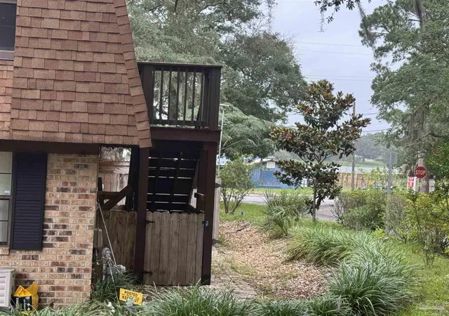 Photo 4 of Townhouse for sale at 2701 E Desoto St, Pensacola, FL 32503 | MLS# 685030 | Listing updated on 2026-09-11