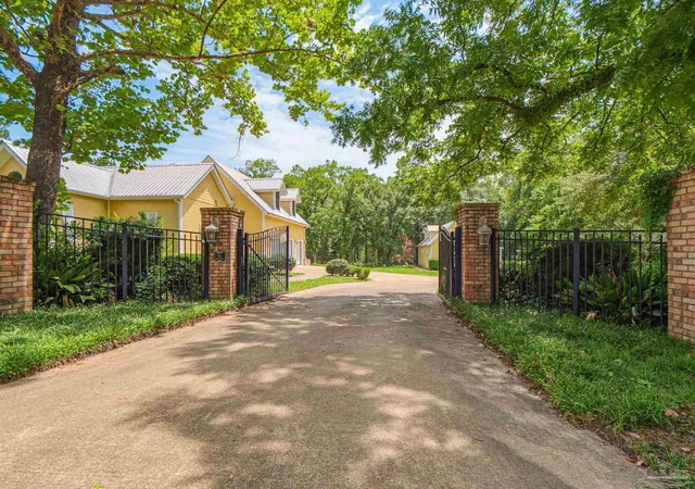 Homes for sale in Defuniak Springs, FL | 73 Scribner Ave, Defuniak Springs, FL 32435 | MLS# 685779