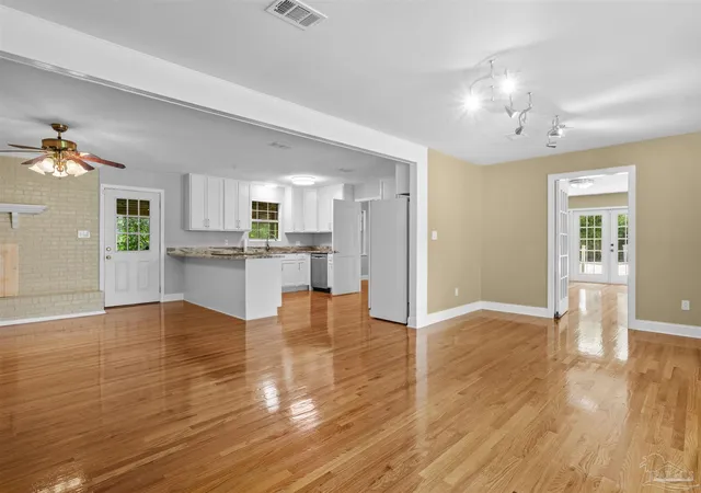 Photo 3 of Single family home for sale at 3231 Dunaway Ln, Pensacola, FL 32526 | MLS# 687980 | Listing updated on 2026-09-17